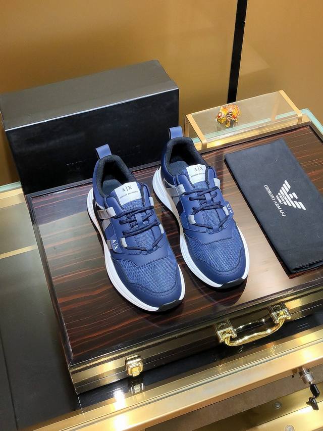 商品名称：Armani 阿玛尼 正规码数: 38-44 休闲鞋 商品材料：精选 牛皮鞋面，柔软羊皮垫脚；原厂特供大底。